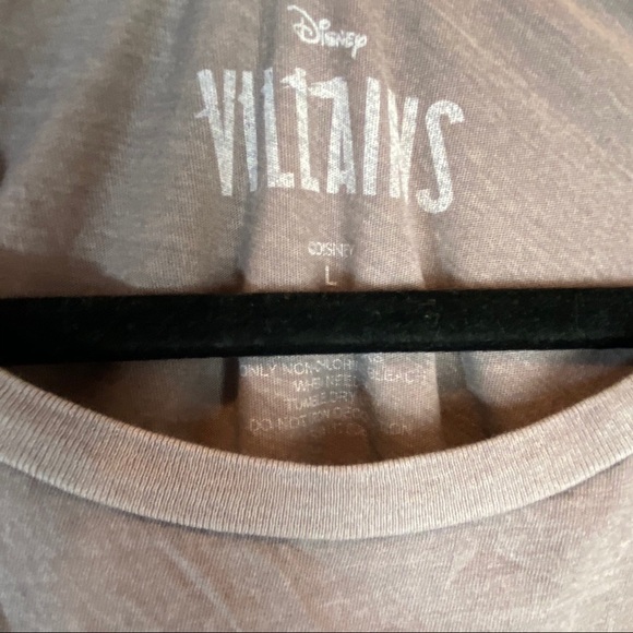 Disney Sz Large Grey Villian Tshirt NEW - Picture 7 of 7